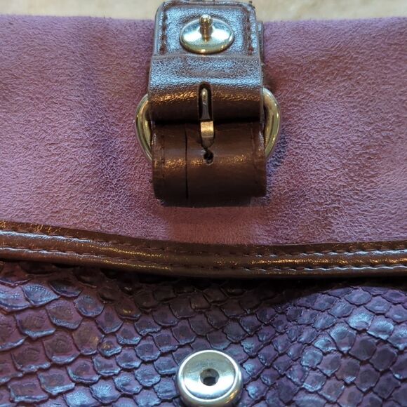 Elizabeth Arden Wristlet Women's Snakeskin Style Purple Snap Closure - Picture 9 of 12